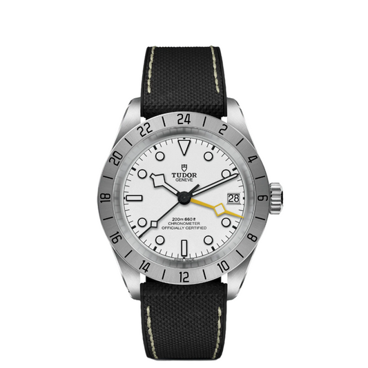 Tudor m79470-0006
Black Bay Pro
Manufacture Calibre MT5652
39mm steel case
Hybrid rubber and leather strap at swiss paradise